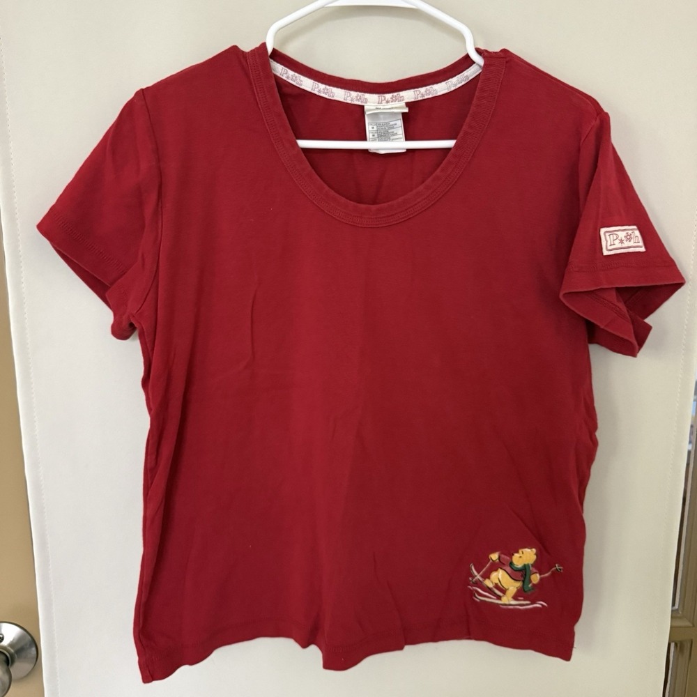 The Disney Store Womens Medium Red Vintage Winnie The Pooh Ski Short‎ Sleeve Tee